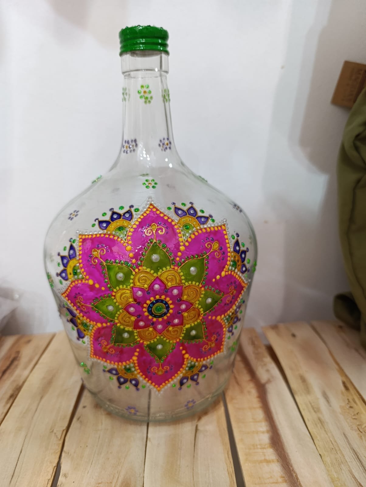 Botella pintada a mano