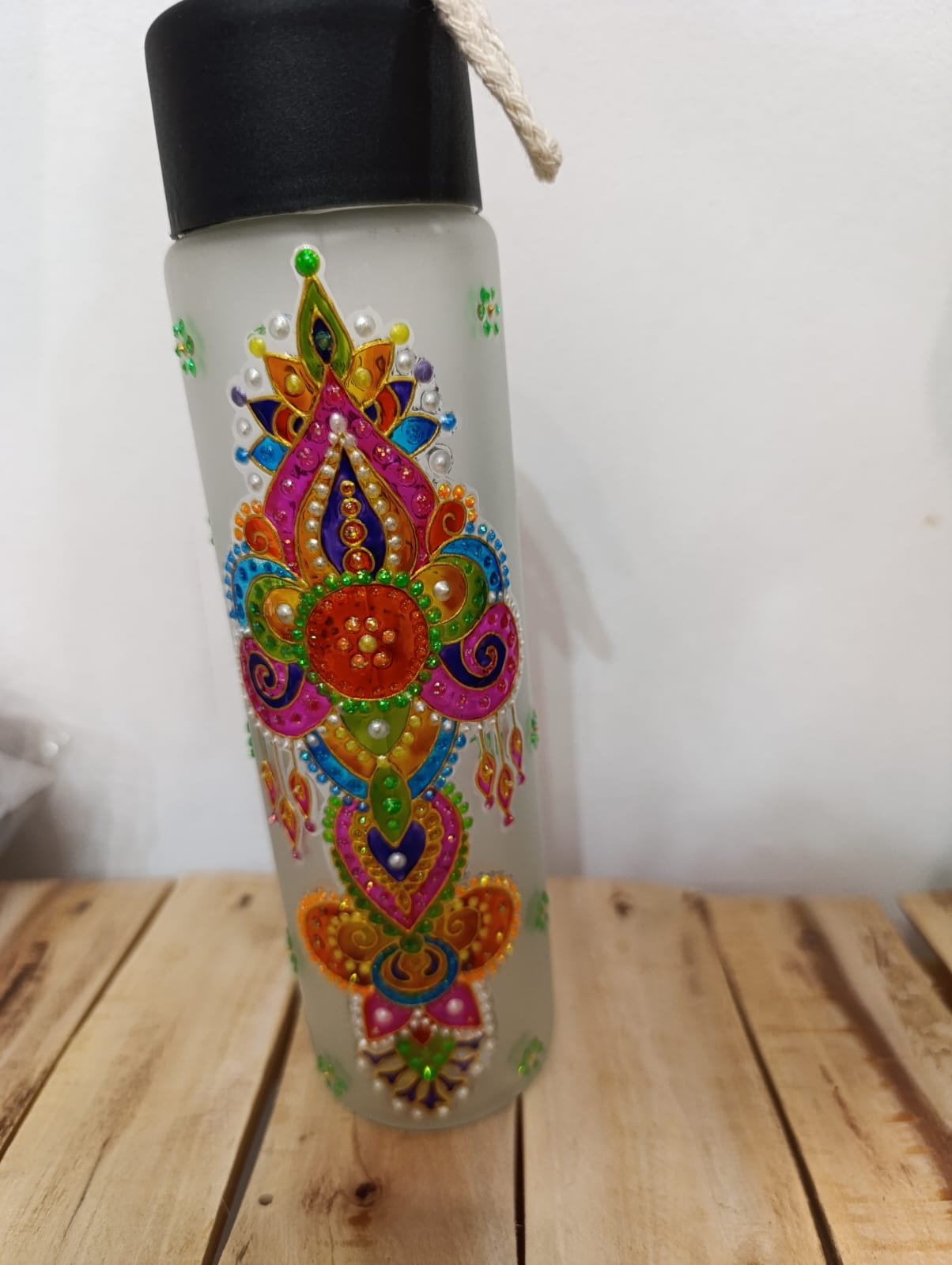 Botella pintada a mano